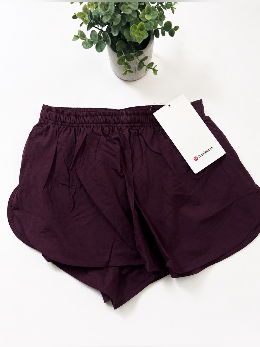 Lululemon Dolphin-Hem Mid-Rise Running Short 3" Goodnight Plum Size XXS